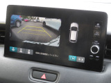 ギヤをRに入れるとナビの画面に後ろの映像が映るリヤカメラ付!後退時の安全確認やコンディションの悪い視界でもカラーバックモニターがドライバーをサポート☆☆☆