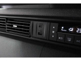 スマートフォンなどの音楽再生が可能なUSB接続ジャック装備車両です♪♪♪
