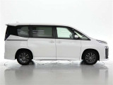 両側パワースライドドア付きだから、狭い駐車スペースなどでの 乗り降りラクラク!小さなお子さまのいるご家庭には嬉しい装備。