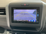 【バックカメラ】運転が苦手な方も車庫入れラクラクです!ギアをリバースに入れれば自動的に切り換わりますので、面倒な操作は不要です♪狭い駐車場もお車を傷つけず安心ですね!