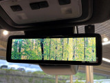【デジタルインナーミラー】後席の大きな荷物や同乗者で後方が確認しづらい時でも安心!カメラが撮影した車両後方の映像をルームミラー内に表示。クリアな視界で状況の確認が可能です!