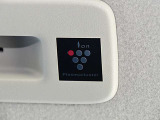 プラズマクラスター搭載のシーリングファンは空気を循環させて、広々とした室内空間の室温を均等に保ちます。