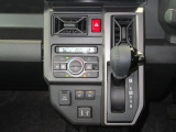 オートエアコンで暑い夏も寒い冬も快適な車内で運転出来ます。運転席・助手席シートヒーター付。冬場でも心地良く運転出来ます。
