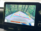 【バックカメラ】駐車時に後方がリアルタイム映像で確認できます。大型商業施設や立体駐車場での駐車時や、夜間のバック時に大活躍!運転スキルに関わらず、今や必須となった装備のひとつです!