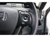 Hondaセンシングの機能のひとつ、アダプティブクルーズコントロール付!アクセルから足を離しても設定したスピードと前車との車間を保ち走行してくれます!車線維持もアシスト☆高速道路で疲労軽減ですね☆