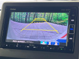 【バックカメラ】駐車時に後方がリアルタイム映像で確認できます。大型商業施設や立体駐車場での駐車時や、夜間のバック時に大活躍!運転スキルに関わらず、今や必須となった装備のひとつです!