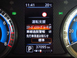 ディスプレイに映し出される多彩な情報が、快適なドライブをサポートします。