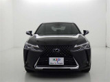 スピンドルグリルがレクサスらしさを強調します。