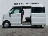 工場併設店舗なので、弊社のメカニックが納車前点検・整備をさせていただきます。