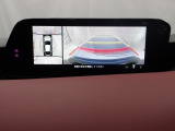 狭い場所での駐車やすれ違いなどでより的確な運転操作に役立つ360&deg;ビューモニターが装備されています。