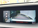 【パノラミックビューモニター】専用のカメラにより、上から見下ろしたような視点で360度クルマの周囲を確認することができます☆死角部分も確認しやすく、狭い場所での切り返しや駐車もスムーズに行えます。