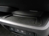 置くだけ充電付きで便利ですね^^