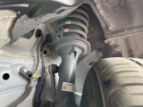 お車を安心してお乗りいただく為には、足回りの定期点検が欠かせません。サービスサポート(有償保証)では無料点検もご提供しており、安心のカーライフをお過ごしいただけるサポート体制が整っています。