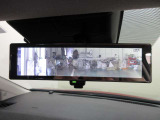スマートルームミラー付きで後部座席に乗車してても後方がしっかり見れます