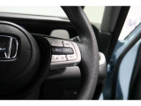 Hondaセンシングの機能のひとつ、アダプティブクルーズコントロール付!アクセルから足を離しても設定したスピードと前車との車間を保ち走行してくれます!車線維持もアシスト☆高速道路で疲労軽減ですね☆