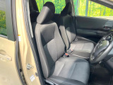 運転席シート廻りは使用感も少なく、良好な状態となっています。前オーナー様が丁寧に使っていたことがよくわかりますね。