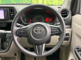 インテリアに合わせたデザインのステアリングは、運転される方のことも考え、運転しやすい形状、大きさです。是非一度、実際に触ってお確かめください。