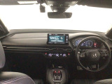 【前方視界】開放的な前方視界!運転がしやすく疲れにくいです♪窓が大きく、見通しがとっても良いおクルマですよ♪