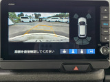駐車時の安全確認をサポートするバックカメラも使用できます。インターナビで様々な情報を得ることもできます。