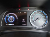 視認性の高いメーター類、安全運転に努められます。