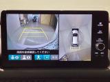 バックをするとき自動でリアの様子が映る『リアカメラ』付き! 画面で確認しながらバックが出来るので駐車の時も安心です。