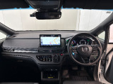 見通しの良い運転席回りとなっておりますので安心して運転をして頂けます!窓が大きいので明るく開放的な室内です