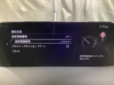 フォワードセンシングカメラで認識した交通標識をディスプレイに表示し、交通標識の見落とし防止を図り、安全運転を支援します。