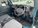 LEDヘッドランプ装着車 パートタイム4WD (後輪駆動ベース)フロア4AT デュアルカメラブレーキサポート エアバック 三方開 アングルポストプロテクター アッパーメンバーガード リヤゲートチェーン