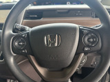 【ステアリングスイッチ】が付いており運転中に前方から目線をそらすことなくオーディオ等の操作が可能なので安心・快適にカーライフをお楽しみいただけます。