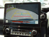 バックガイドモニターで、後方を確認しながら安心して駐車することができます。運転初心者も熟練者も必須の機能ですよ!