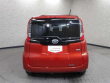 バックカメラが付いているので後方確認が非常にしやすいです。今や運転初心者も熟練者も必須装備!ついていて損はないですね♪