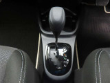 フロアシフトのCVTオートマチック車です。
