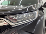 LEDヘッドライトは、点灯の瞬間から最大光量を発揮し、突然暗くなるトンネルなどでの安定感を高めます。