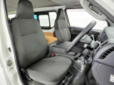 運転席側からの前席ビューです。内装色はグレー系ですので汚れも目立ちにくいです♪