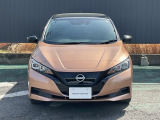 精悍なフロントスタイル。LEDヘッドライトで夜のドライブも安心です。