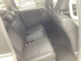 リアシートの画像です!中古車にも純正用品のお取付が可能です!社外の用品もお安くお取付いたします!持ち込みでの取付もご相談ください。