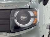LEDヘッドライトは、点灯の瞬間から最大光量を発揮し、突然暗くなるトンネルなどでの安定感を高めます。