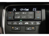 運転席と助手席の温度設定の変更が可能な左右独立タイプのデュアルエアコンです♪♪♪暑がりな人・寒がりな人も誰もが車内を快適にお過ごしいただけます♪♪♪