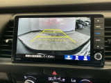 【バックカメラ】運転が苦手な方も車庫入れラクラクです!ギアをリバースに入れれば自動的に切り換わりますので、面倒な操作は不要です♪狭い駐車場もお車を傷つけず安心ですね!
