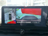 【アラウンドビューモニター】空から見下ろすような視点で、スムースな駐車と安全確認をサポートします。