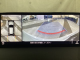 狭い場所での駐車やすれ違いなどでより的確な運転操作に役立つ360&deg;ビューモニターが装備されています。