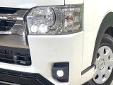 【LEDヘッドライト】悪天候や夜間走行時も良好な視界を確保し安心して運転できる高輝度LEDヘッドライトを装備!点灯速度が早く、消費電力も抑えられています。