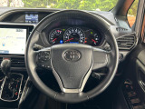 【純正革巻きステアリング】上質な革を使用することで、手にしっかり馴染みとても運転しやすいハンドルです♪
