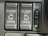 【両側パワースライドドア】スマートキーや運転席のスイッチで後席両側スライドドアの開閉が可能♪電動だから力を入れてドアを開ける必要が無く、小さなお子様でも簡単に開け閉めでき快適です♪