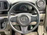 インテリアに合わせたデザインのステアリングは、運転される方のことも考え、運転しやすい形状、大きさです。是非一度、実際に触ってお確かめください。