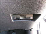 ETC車載器を装備しています。高速道路の料金所もストレスなく通行できます。すっきりとしたビルトインタイプですよ。