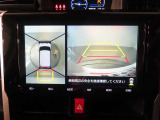 バック時の運転をサポートするバックモニター&パノラミックビューモニター付き