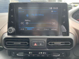 運転中の視線移動を抑えるレイアウトの「iCockpit」。