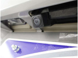 バックカメラが付いているので後方確認が非常にしやすいです。今や運転初心者も熟練者も必須装備!ついていて損はないですね♪