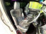 運転席シート廻りは使用感も少なく、良好な状態となっています。丁寧に使われていたことがよくわかりますね。